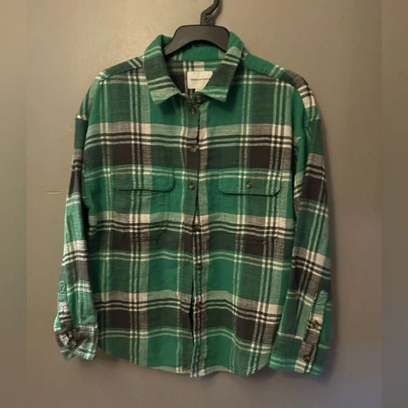 American Eagle Outfitters Tops - American Eagle Outfitters shirt - green/white/gray plaid flannel button up